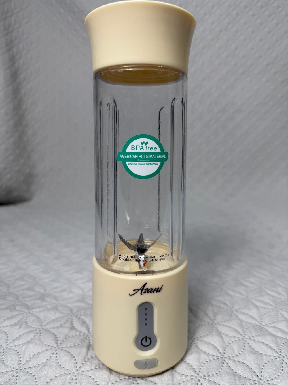 Asani portable blender, model A7, in cream/milk white. New.